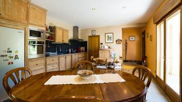 Sarapan Eropah setiap hari (EUR 9 seorang)