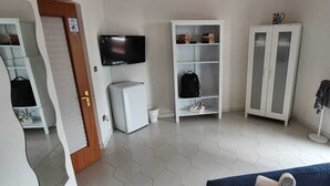 Triple Room, Shared Bathroom | Room amenity - Il Balconcino (Naples)