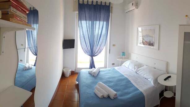 Double Room, Shared Bathroom | WiFi (free) - Il Balconcino (Naples)