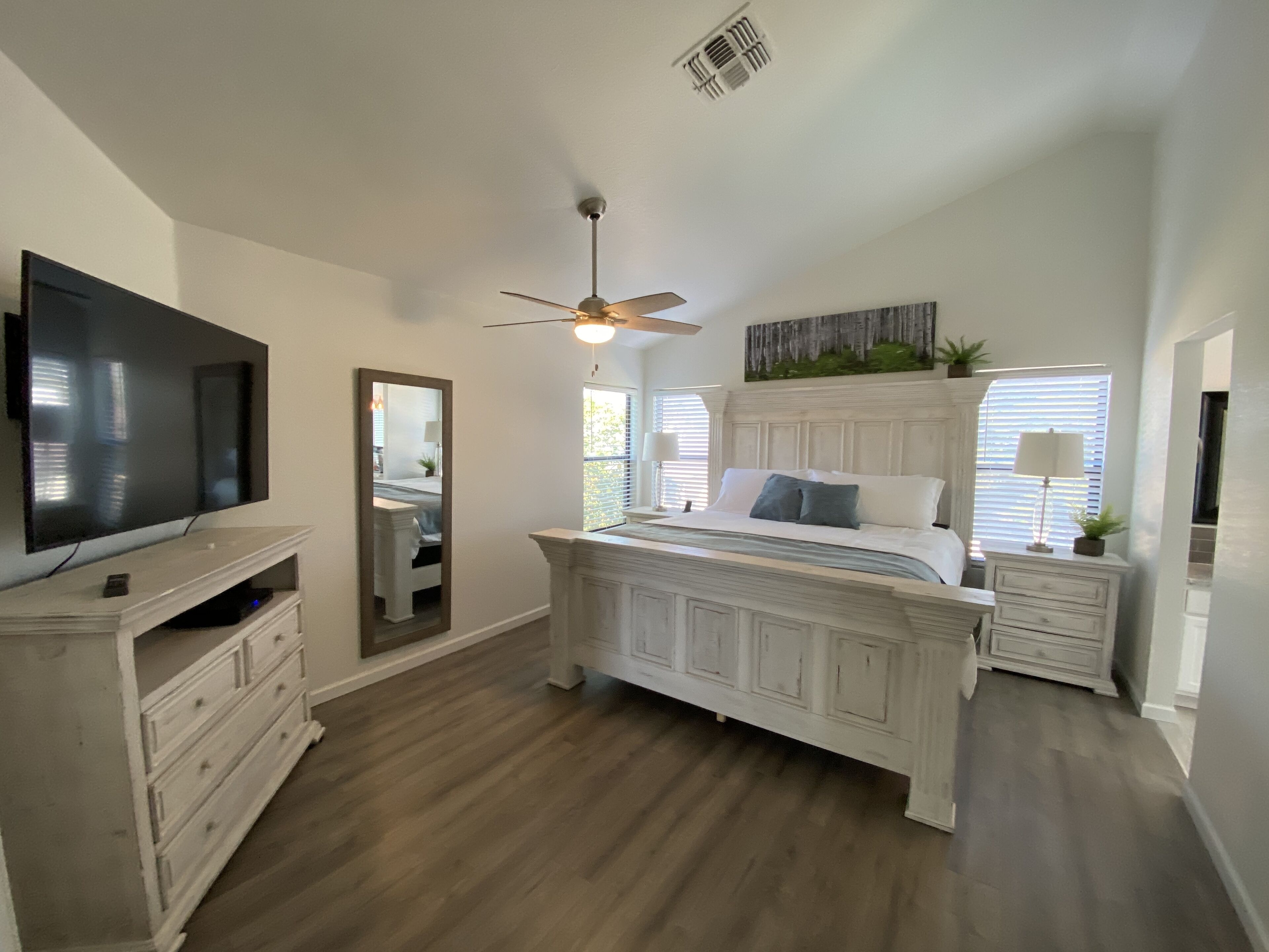 5 makuuhuonetta, vauvan matkasänky, Wi-Fi, vuodevaatteet