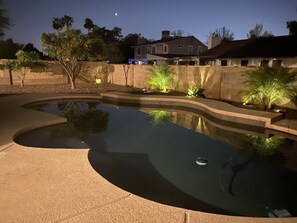 Alberca al aire libre y alberca climatizada