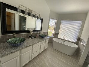 Combined shower/bathtub, hair dryer, towels, soap