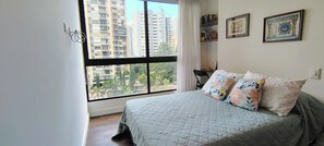 2 bedrooms, desk, iron/ironing board, free WiFi - Superb apt in the center of el Poblado, Medellín (Medellín)