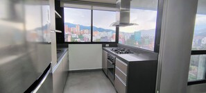 Fridge, microwave, oven, stovetop - Superb apt in the center of el Poblado, Medellín (Medellín)