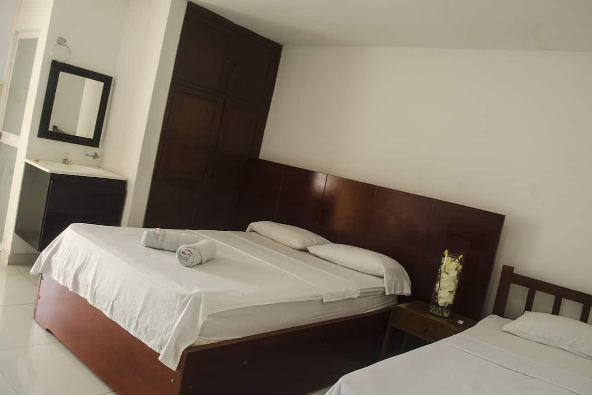 Chambre avec lits jumeaux, 2 lits une place | Wi-Fi gratuit, draps fournis