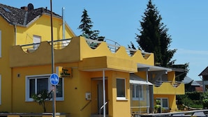 Front of property - Pension LaPalma (Bensheim)