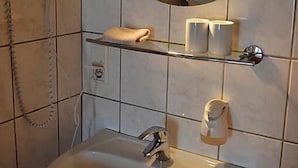 Double Room | Bathroom - Pension LaPalma (Bensheim)