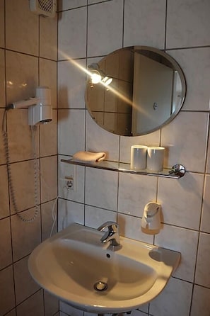 Double Room | Bathroom