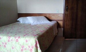 Desk, blackout drapes, free WiFi, bed sheets - Hotel Pousada da Serra (Quatro Barras)