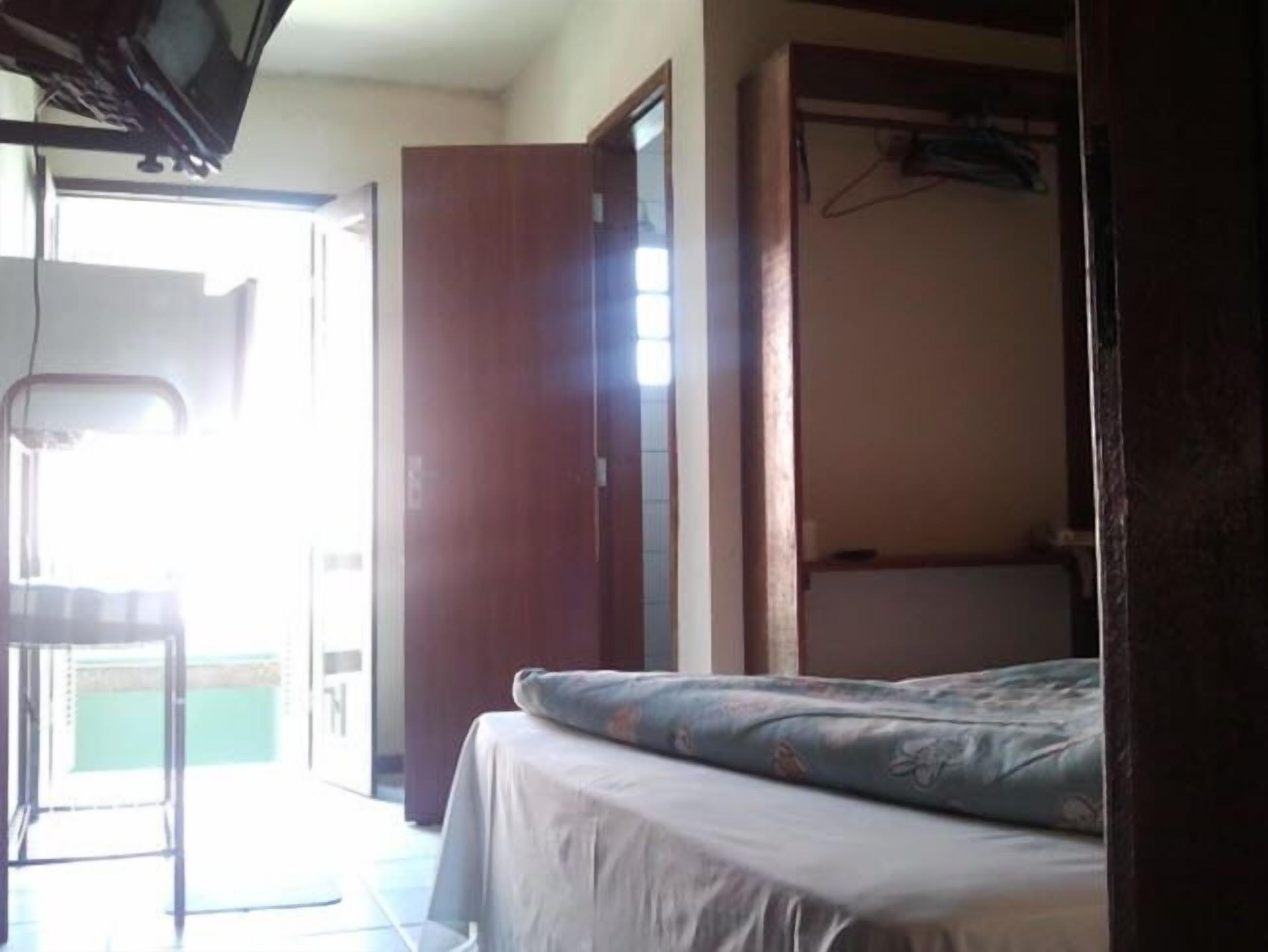 Bàn, màn/rèm cản sáng, truy cập Internet không dây miễn phí 