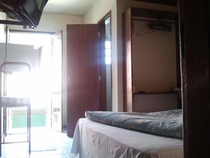 Schreibtisch, Verdunkelungsvorhänge, kostenloses WLAN, Bettwäsche