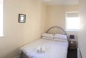 Basic Double Room, 1 Double Bed | Individually decorated, individually furnished, soundproofing, free WiFi - Pia House (Dublin)