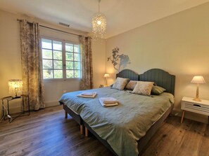 4 Schlafzimmer, Bügeleisen/Bügelbrett, Reisekinderbett, WLAN