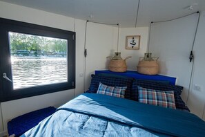Quadruple Room - Péniche Carpe Diem La Rivière House (Nantes)