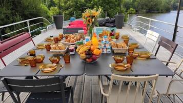 Petit-déjeuner continental compris tous les jours