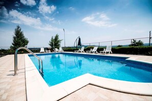 Outdoor pool - DO NOT USE VRBO! (Haskovo)