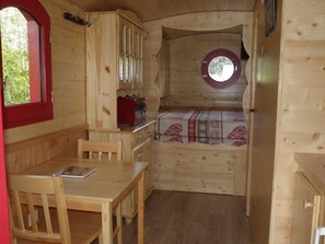 Chalet (Roulotte & Cabane) | Dineren in de kamer