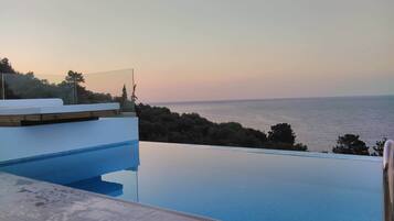 Beach/ocean view