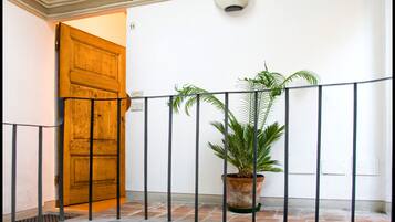 ๋ด๋ถ ์ธ๋ถ ์ฌ์ง