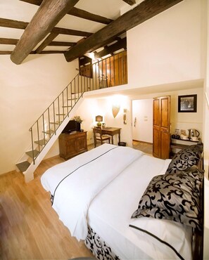 Individually decorated, individually furnished, desk, free WiFi - Cantarelli Bed & Breakfast (Reggio nell'Emilia)