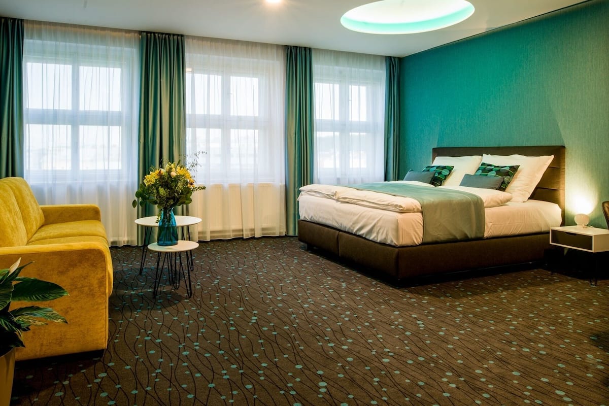Deluxe Room | Minibar, desk, laptop workspace, soundproofing
