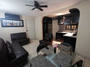 TV - Apartment Excellent location, near the beach. (El Toreo)