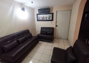 TV - Apartment Excellent location, near the beach. (El Toreo)