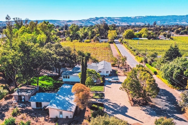 Fabulous Location! Exclusive country lane 1.3 mi from Sonoma's centra plaza.