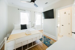 2 makuuhuonetta, silitysrauta/-lauta, ilmainen Wi-Fi, vuodevaatteet