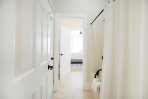 Interior - Serene, Charming Pet Friendly Historic District Townhome by Lucky Savannah (Savannah)