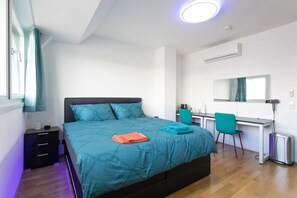 1 bedroom, desk, free WiFi, bed sheets - Private room in the apartment close to City center (Vienna)