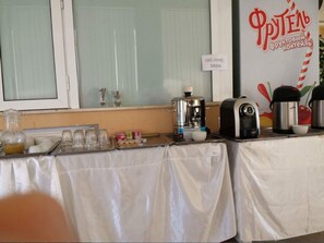 包含每日自助早餐