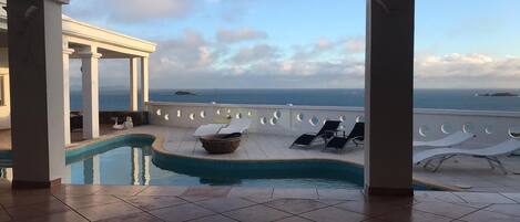 حمّام سباحة خارجي