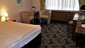 Double Room | Minibar, cribs (surcharge), WiFi (free) - Hotel Villa Luise (Bad Rothenfelde)