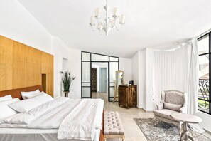 Deluxe-Suite | Kostenlose Minibar, Zimmersafe, schallisolierte Zimmer, kostenloses WLAN