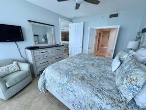 3 bedrooms, iron/ironing board, Internet, bed sheets - 🌴Things are different at the beach! It's relaxing season all year long.🚤🐬 (Gulf Shores)