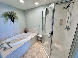 Dusche, Whirlpool, Handtücher