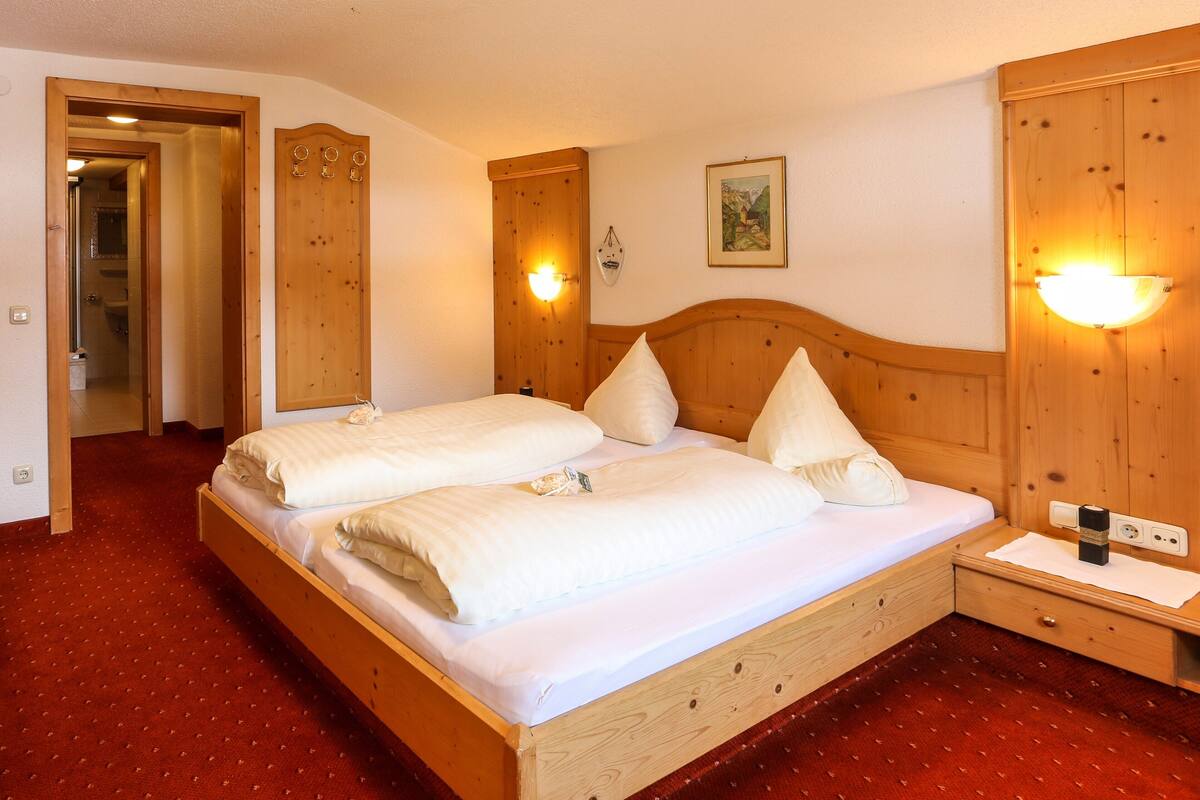 Habitación doble, 1 cama matrimonial | Wifi gratis