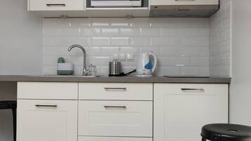 Apartment (D) | Private kitchenette | Fridge, microwave, stovetop, coffee/tea maker