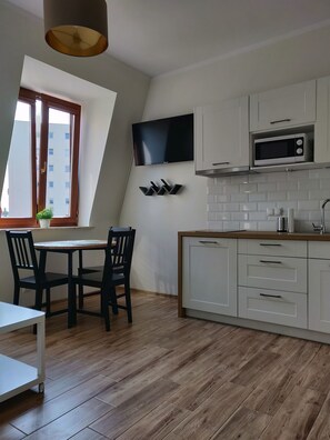 Appartement (A) | Woonruimte | Een flatscreentelevisie