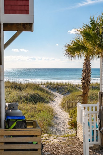 Nauti Dreamz – 4BR Family Beach Retreat, Steps from Oak Island Shore!