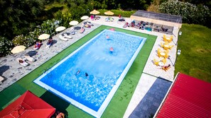 Piscine extérieure (ouverte en saison)
