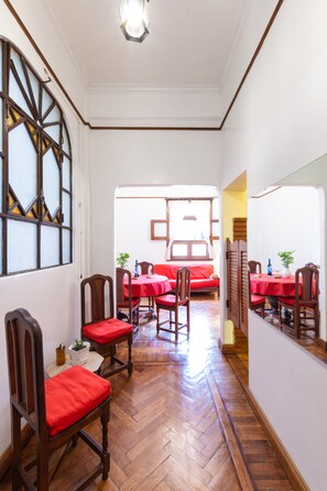 Departamento, 2 habitaciones | Área de sala de estar