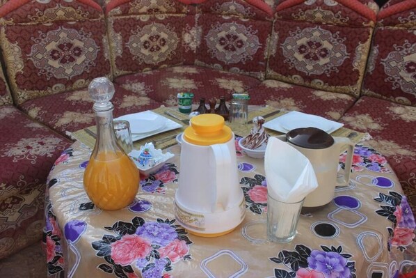 Café da manhã (EUR 4 por pessoa)