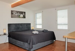 Deluxe Condo | 1 bedroom, premium bedding, individually decorated, desk - Inselappartement Reichenau (Reichenau)