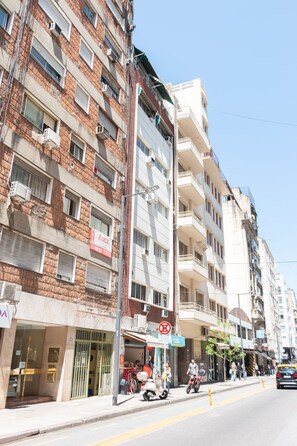 Front of property - Sunny, quiet and very cozy apartment in theater district (Buenos Aires)