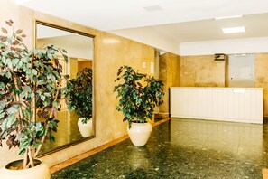 Reception - Sunny, quiet and very cozy apartment in theater district (Buenos Aires)
