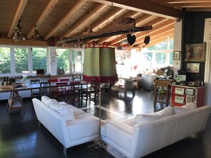 Área de estar no saguão