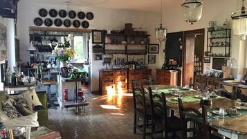 Colazione a buffet inclusa, servita tutte le mattine
