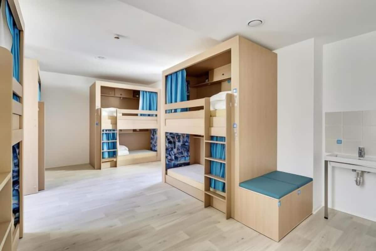 Quartos à prova de som, Wi-Fi de cortesia, roupa de cama